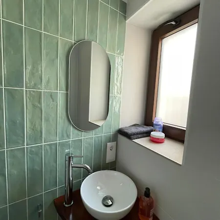 Charming House By The Sea And Downtown Nyaraló *
